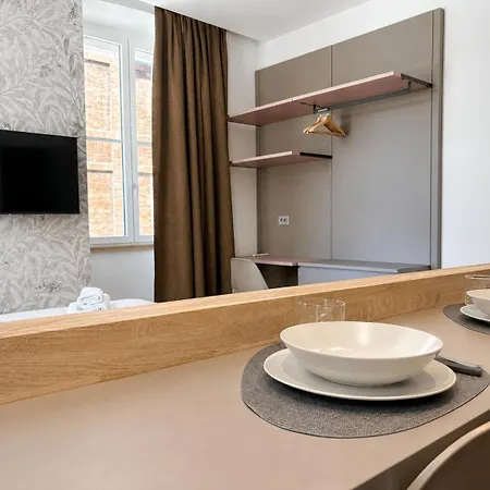 Luxury - Moderno Vicino Stazione 3* Triest